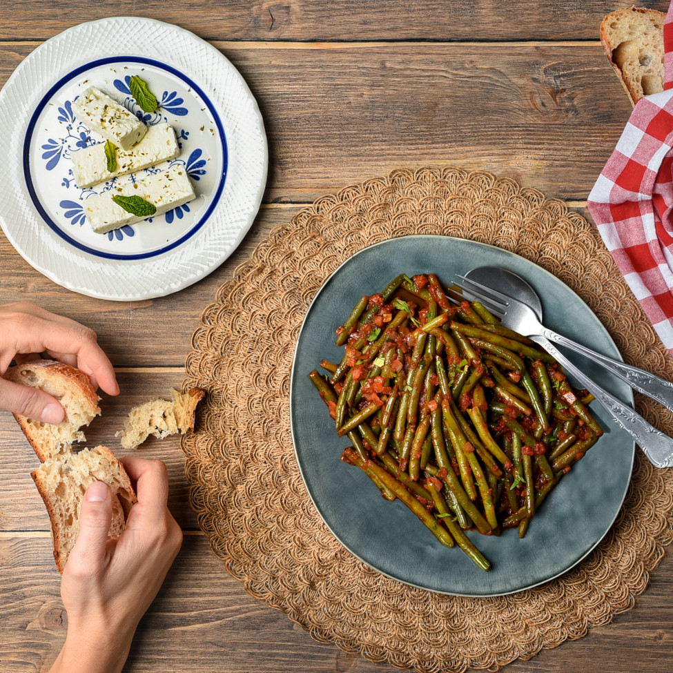 Green beans casserol in tomato sauce